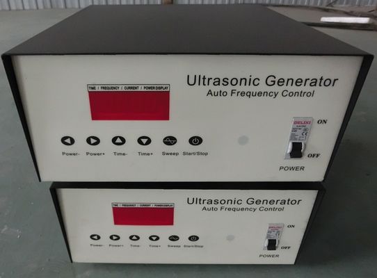 Generatore di frequenza ultrasonica del CE 28KHz che guida i trasduttori di pulizia ultrasonica