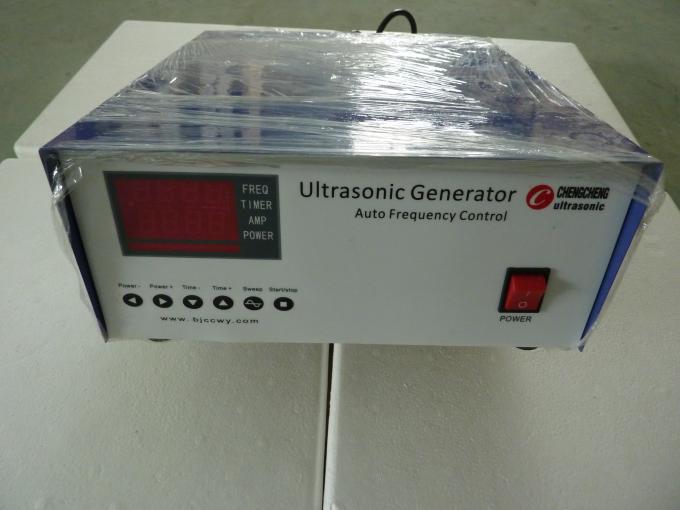 Generatore di ultrasuoni o circuito per attrezzature per la pulizia ed il dispositivo
