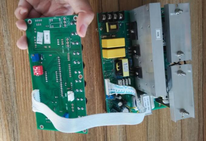 frequenza ultrasonica verde del circuito 80k multi con il bordo dello schermo di visualizzazione